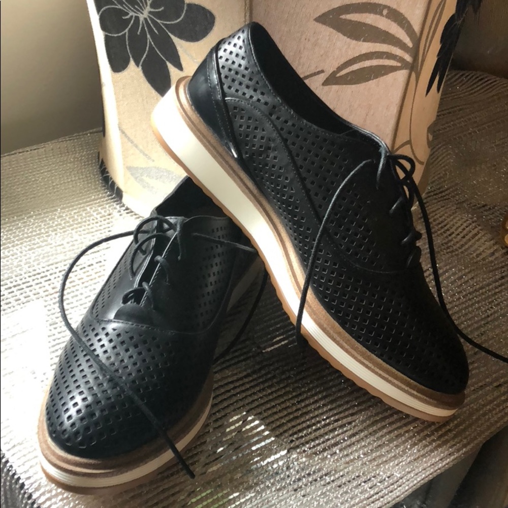 Wanted lace up oxford